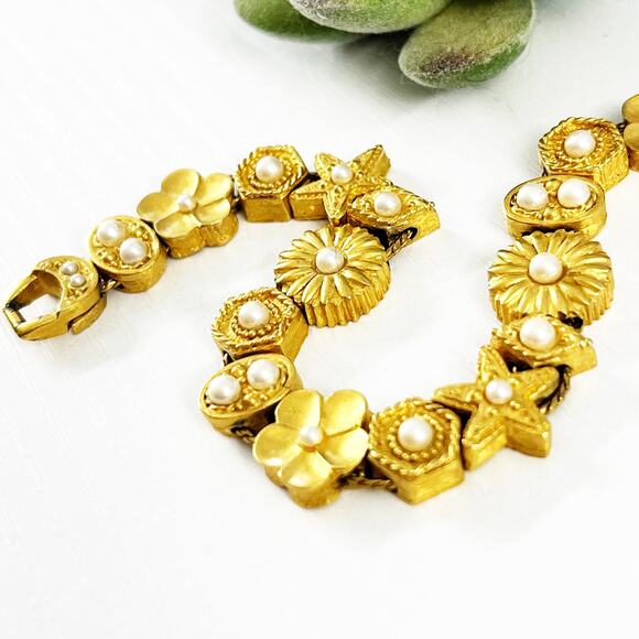 Carolee Vintage Pearl & Brushed Gold Slide Charm Bracelet - Picture 2 of 7